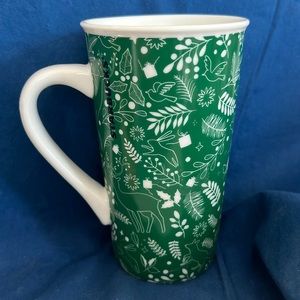 Starbucks 2019 16oz Christmas coffee cup. Flora and fauna scattered across cup.